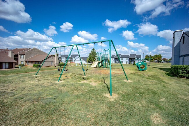 Building Photo - * $300 off April & May Rent *