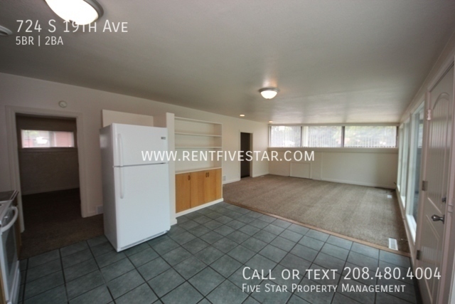 Building Photo - 724 S 19th Ave