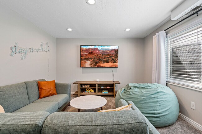 Building Photo - 1162 Cave Hollow Ln