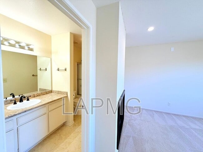 Building Photo - 12251 Moorpark St