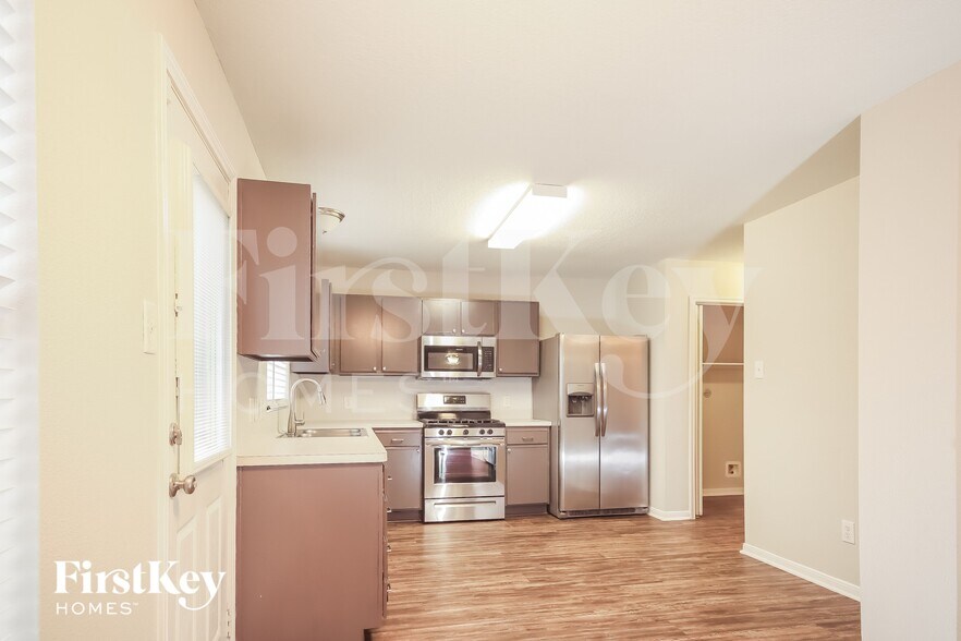Building Photo - 7223 Foxcrest Ln
