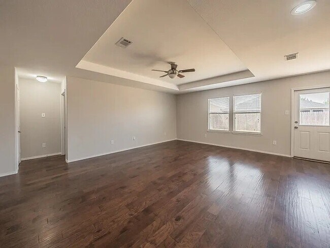 Building Photo - 7525 Berrenda Dr