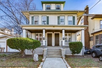 Building Photo - 1054 Hunterdon St