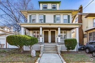 Building Photo - 1054 Hunterdon St