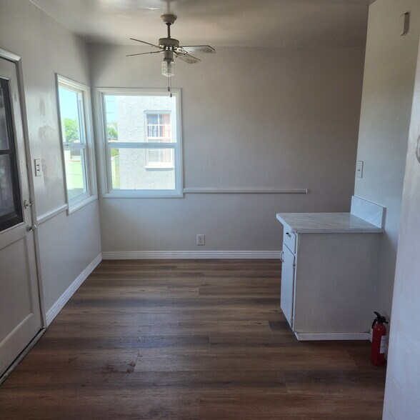 Kitchen - 1414 W 94th Pl