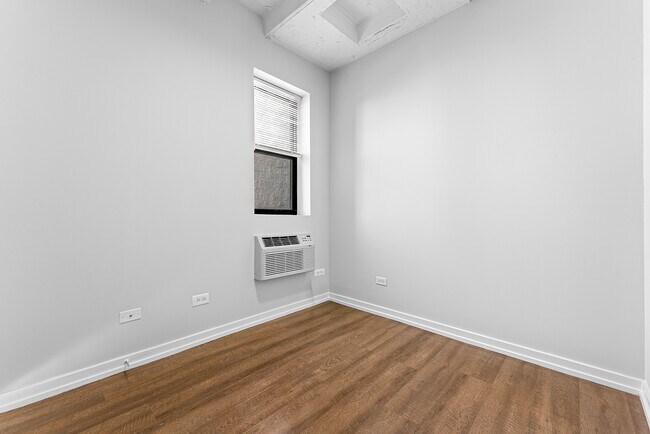 Building Photo - 5718 N Winthrop Ave