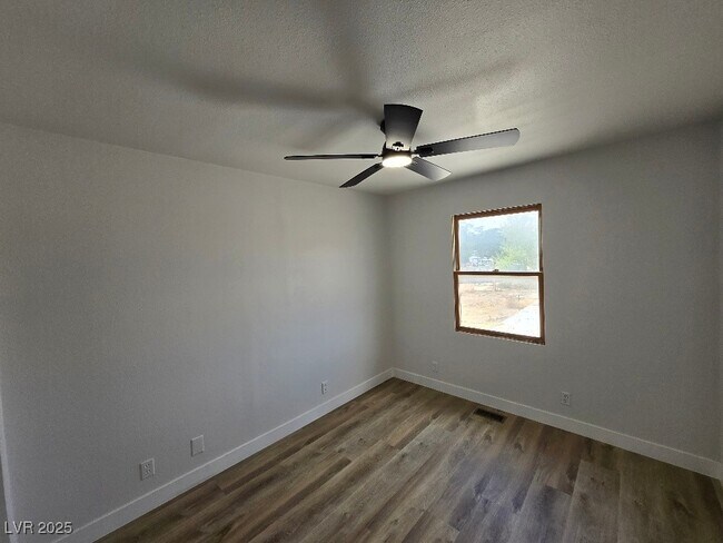 Building Photo - 270 W Patricia Ave