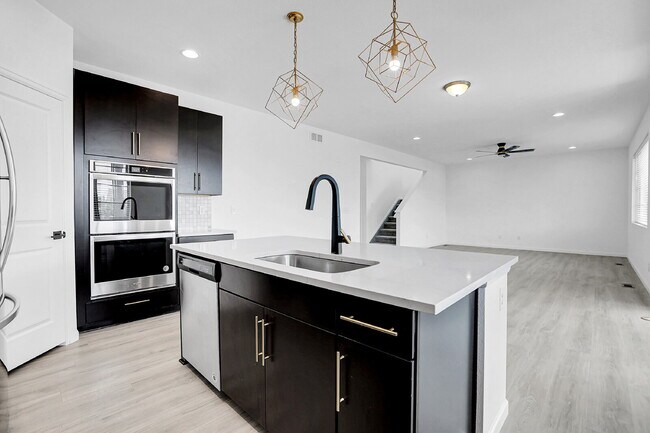 Building Photo - $3,425.00, 4 Beds, 2.5 Baths, Single Famil...