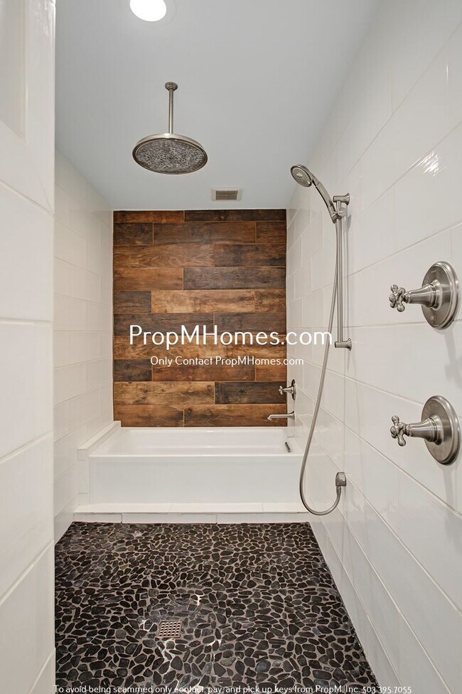 Building Photo - Beautifully Updated 4 Bedroom Home in Hillsboro!