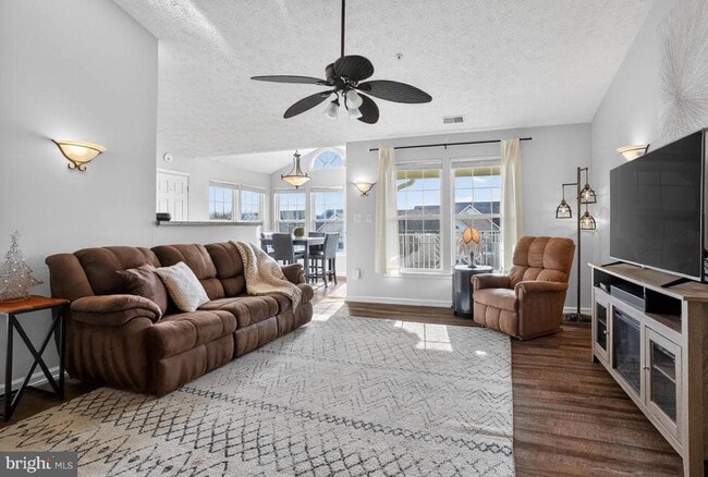 Building Photo - 2443 Blue Spring Ct