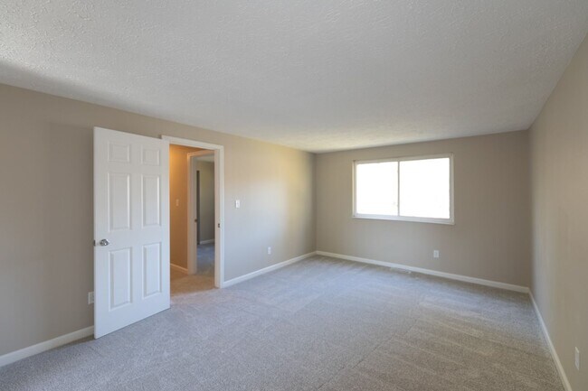 Building Photo - 4 bed 2.5 bath 2 story home with full deck located in Decatur Township