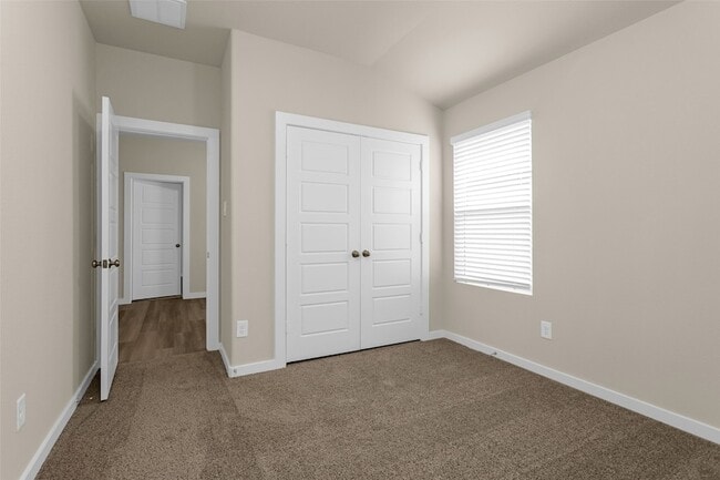 Building Photo - 18095 Martin Pines Dr