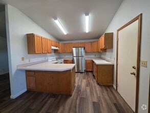 Building Photo - 00141/00142