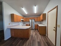 Building Photo - 00141/00142