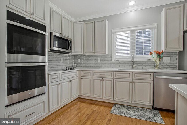 Building Photo - 12902 Crickmore Trace