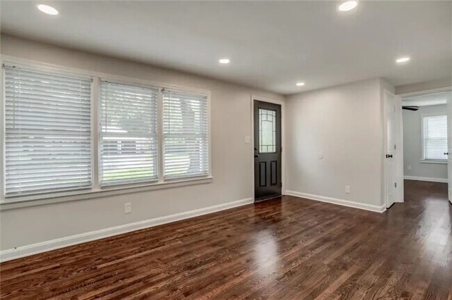 Building Photo - Lowell Avenue