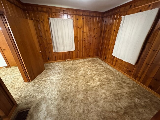 Building Photo - FOR LEASE- SINGLE-FAMILY HOME NEAR SYLVAN PARK!