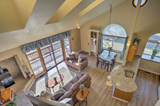 Building Photo - 920 Ponderosa Way