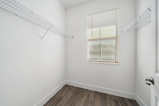 Building Photo - 4925 Pointe Midtown Way