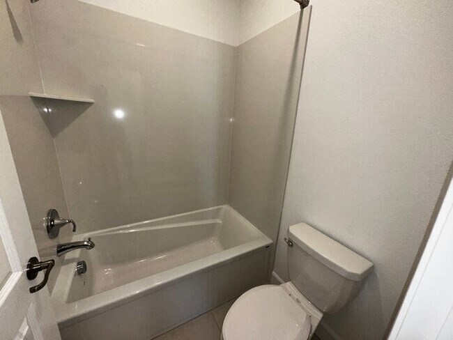 Building Photo - Beautiful 4 bedroom new home in Sierra wes...