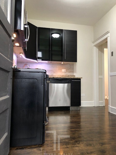 Building Photo - 1949 W Grace St