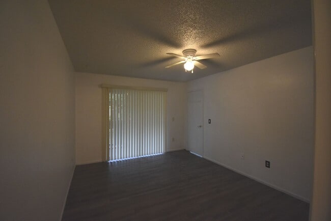 Building Photo - OCALA: 2 Bed/2 Bath, 2nd Floor Condo in Co...