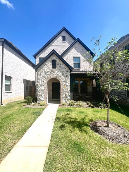 Primary Photo - 2712 Big Bend Mews