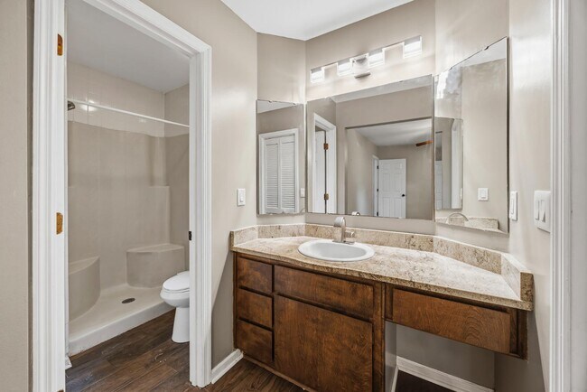 Building Photo - 8219 N Ridgebrook Dr
