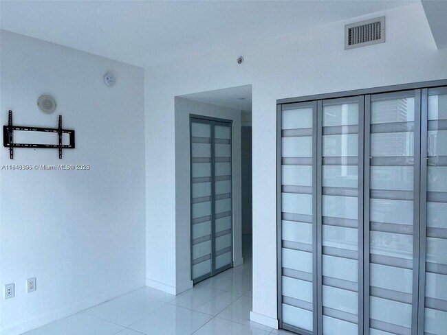 Building Photo - 1100S S Miami Ave