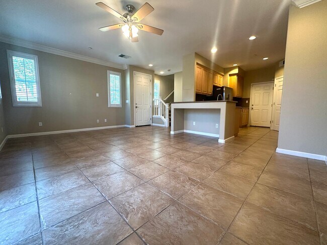 Building Photo - Gorgeous 3 Bed, 2 Bath in Gated Community in Brentwood