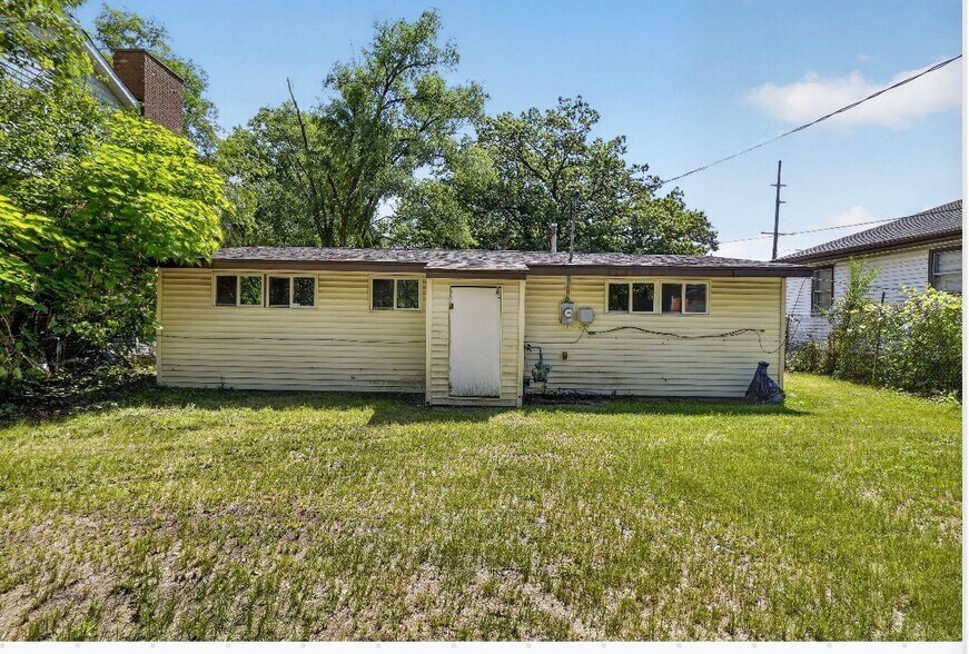 Building Photo - 2280 Roosevelt Pl