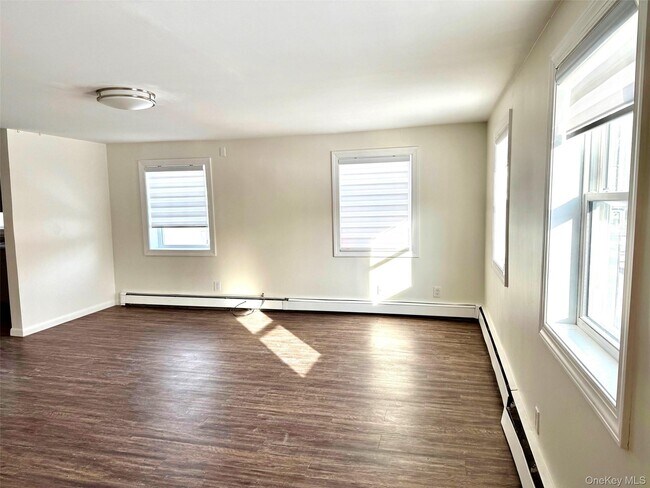 Building Photo - 136 Mountain Rd