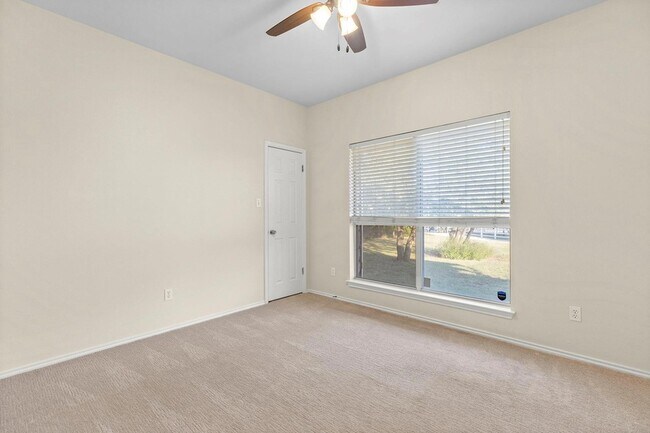 Building Photo - 704 Ridgmar Rd