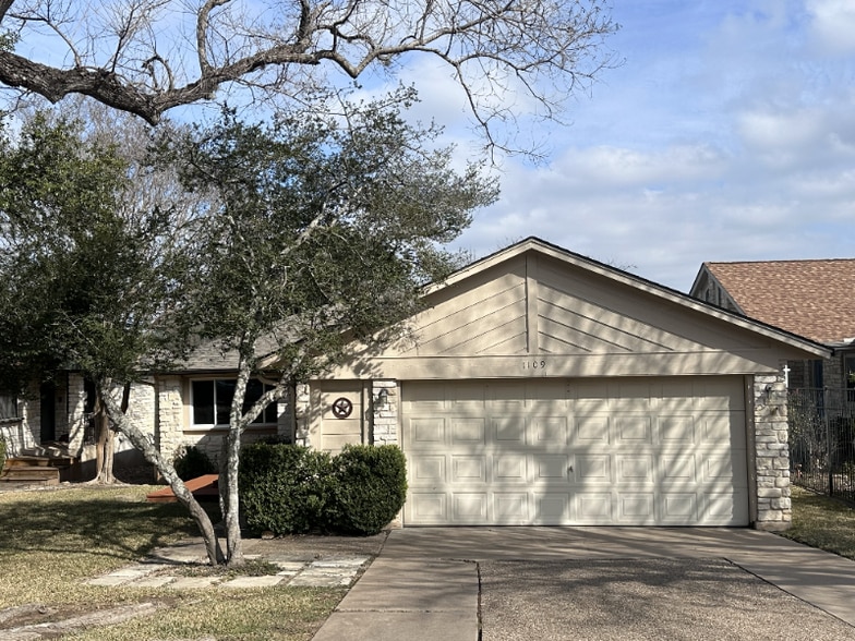 Building Photo - 1109 Lohmans Crossing Rd