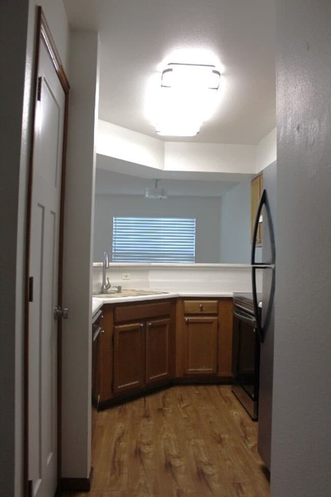 Building Photo - Gorgeous 2 Story End Unit in Lakewood!