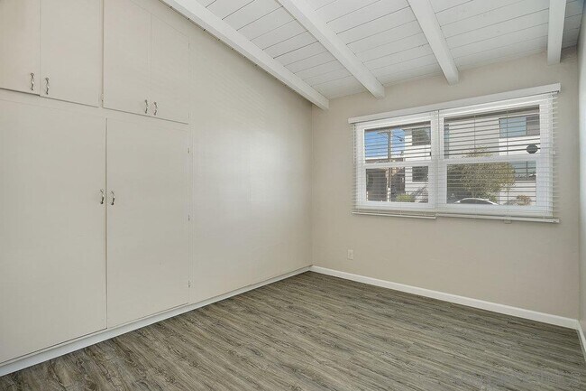 Building Photo - 5220 Cass St