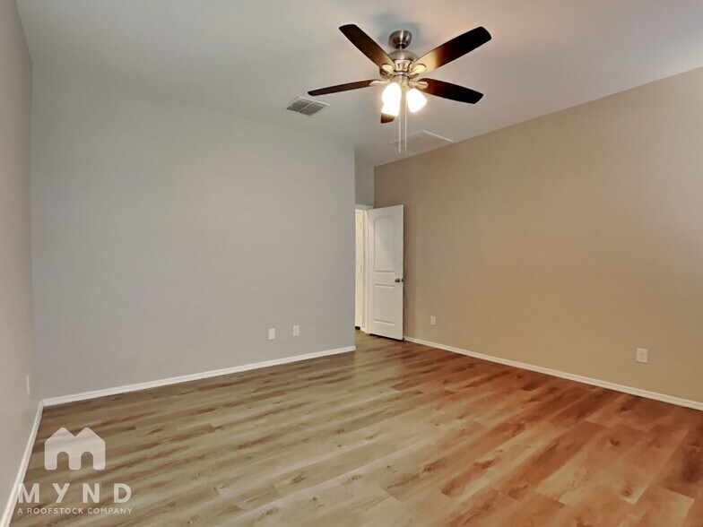Building Photo - 6330 S 252nd Ln