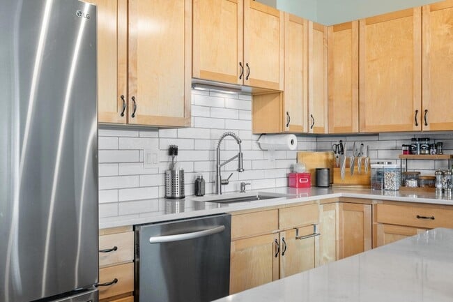 Building Photo - 720 N 4th St