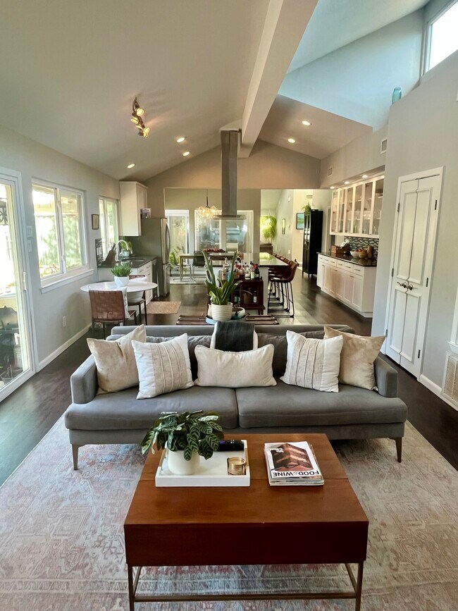 Building Photo - 4804 Greystone Dr
