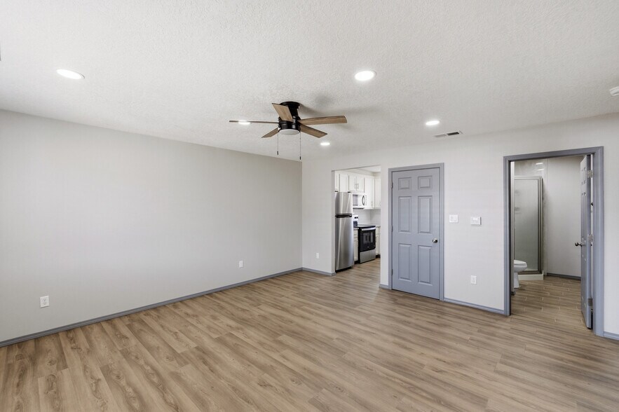 Building Photo - 855 W Castillo Ave