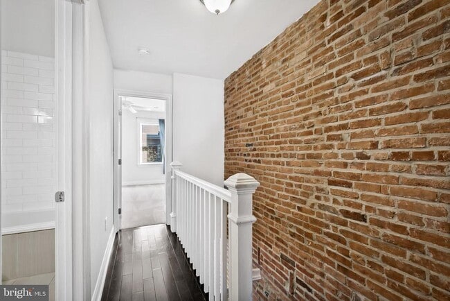 Building Photo - 108 S Conkling St