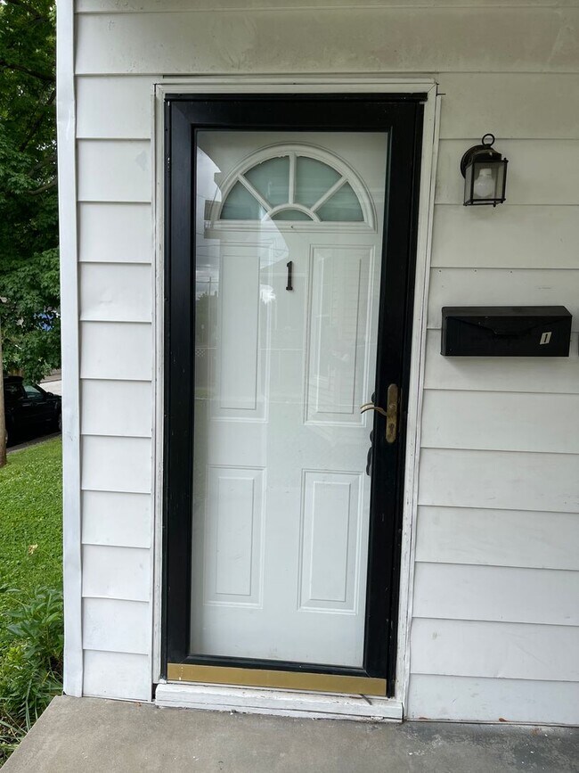 Building Photo - 310 E 14th St