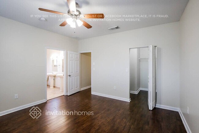 Building Photo - 4102 NE 25th Ct