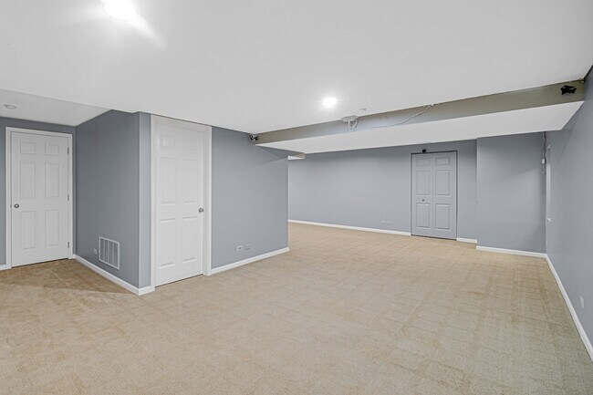 Building Photo - 436 W Parkside Dr