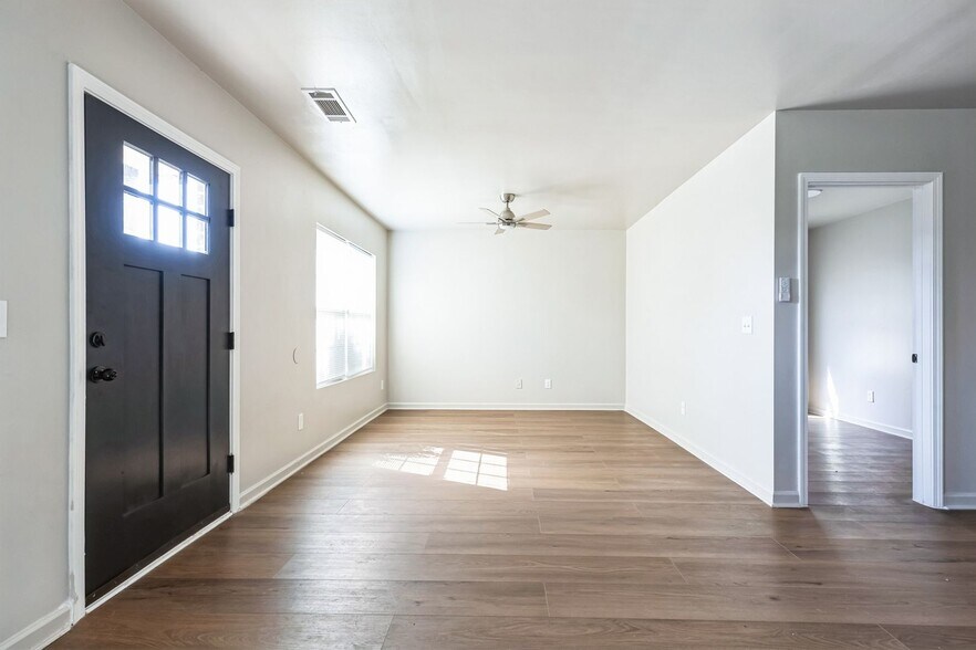Building Photo - 625 Mill Stone Bluff
