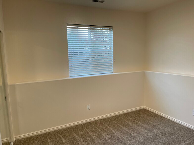 Building Photo - 85 W 1400 S