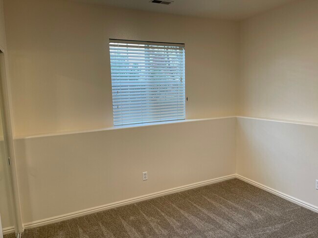 Building Photo - 85 W 1400 S