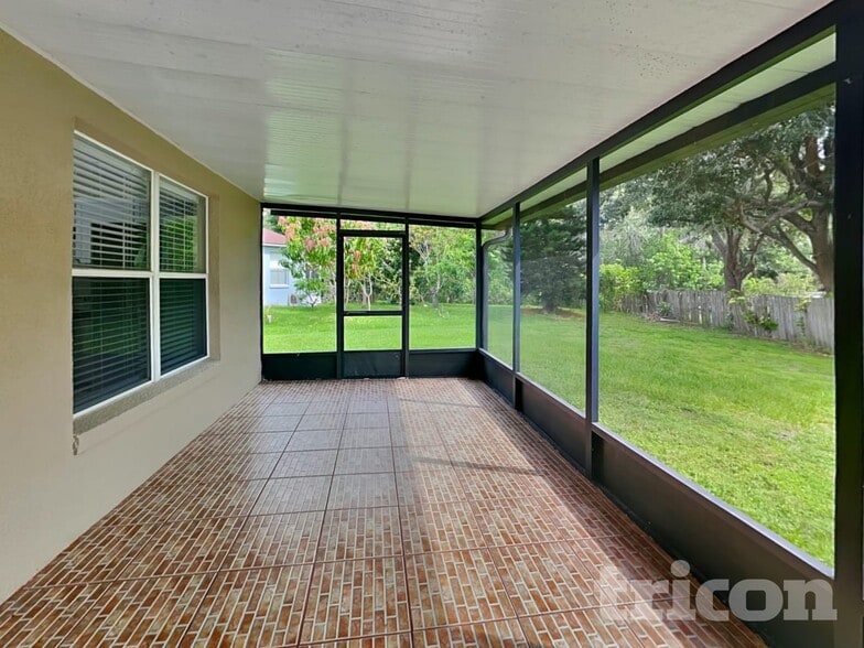 Building Photo - 2305 Saphire Ct