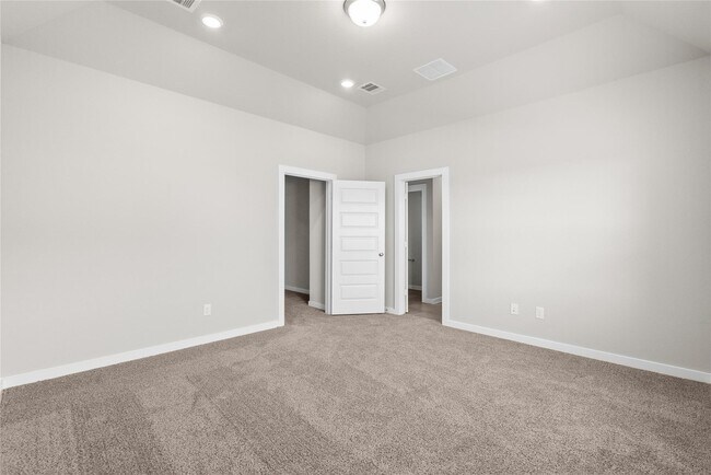 Building Photo - 594 Avisa Dr