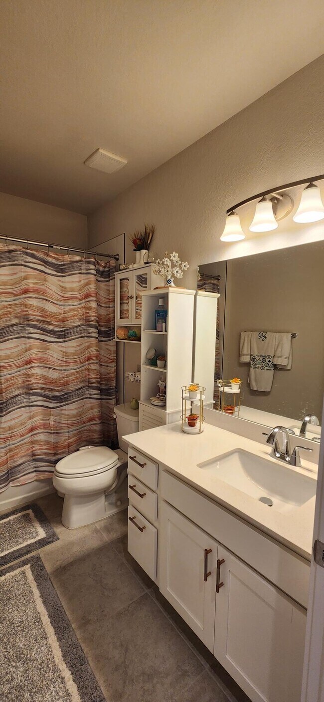 Building Photo - 1030 W Davis Pkwy